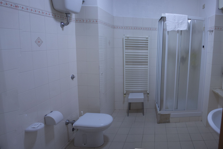 Bathroom 5, AH Roma, Roma