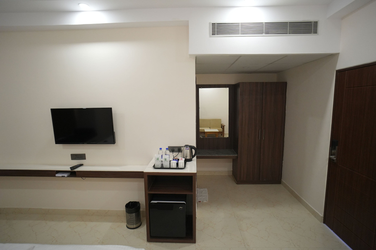 Others 5, Hotel Seasons, Tiruvannamalai
