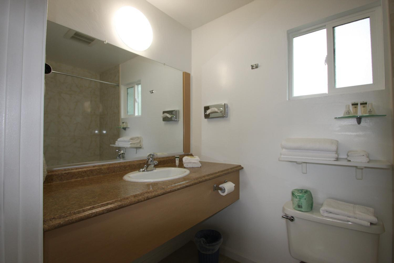 Bathroom 13