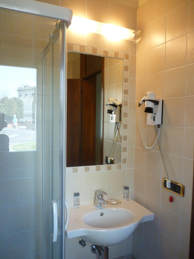 Bathroom 9