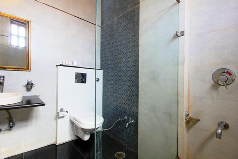 Bathroom 4, Hotel Rajputana Haveli, Jaipur