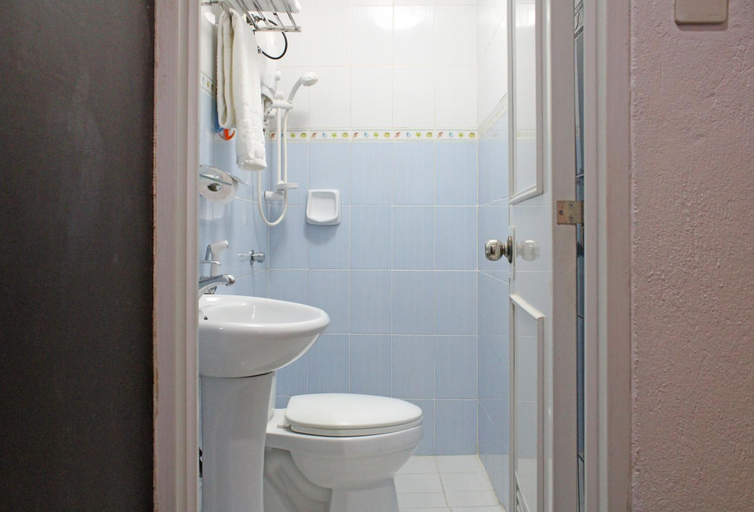 Bathroom 7