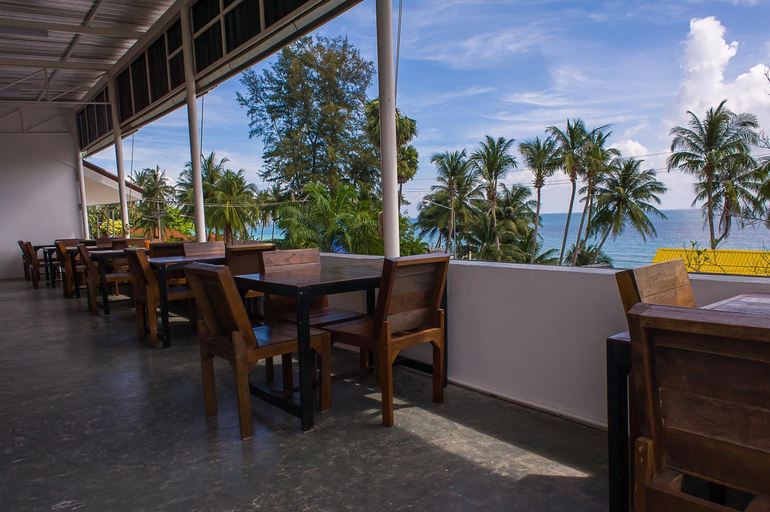 Food & Drinks 4, Baantalay Thungwualaen Hotel, Pathiu
