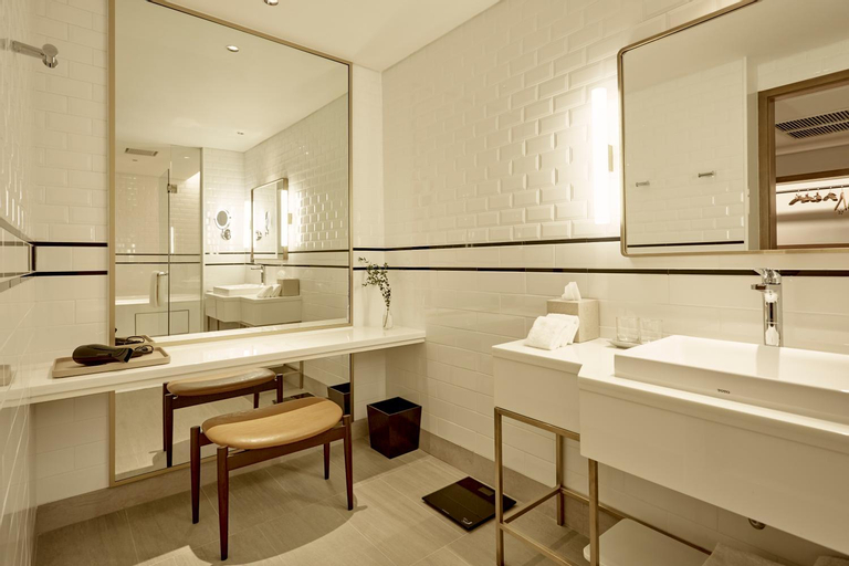 Bathroom 16