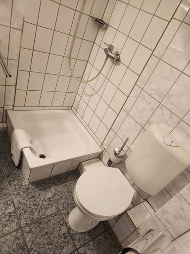 Bathroom 5, Hotel Heidekrug, Pinneberg