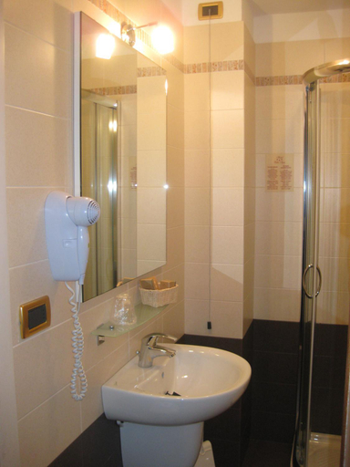 Bathroom 2, Hotel Villa Igea, Savona