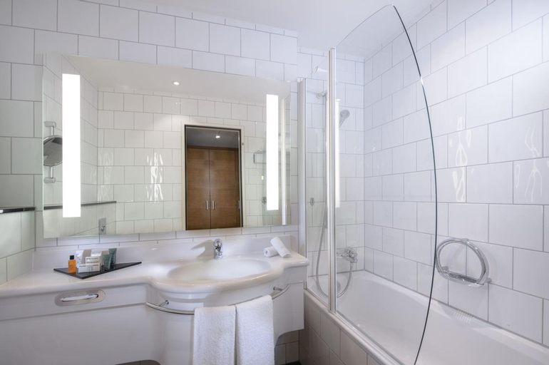 Bedroom 5, Hilton Zurich Airport, Bülach