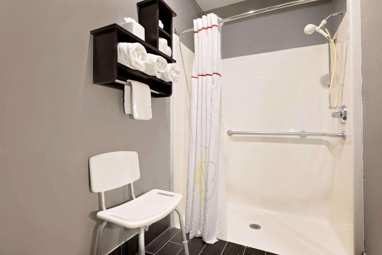 Bathroom 4, Hawthorn Extended Stay by Wyndham Columbus West, Franklin