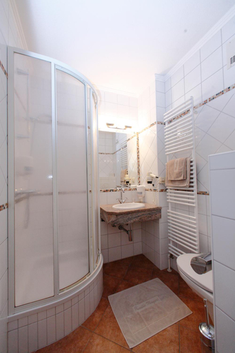 Bathroom 4, Hotel Magerl, Gmunden