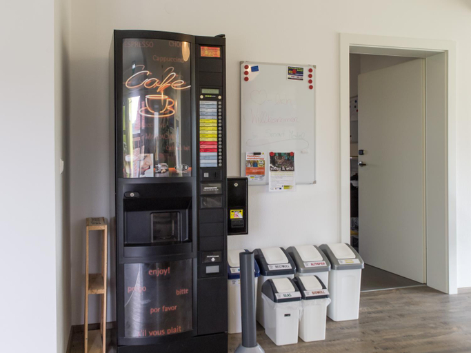 Food & Drinks 4, Smart Motel, Horn