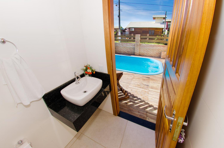 Bathroom, Chales da Sinha, Penha