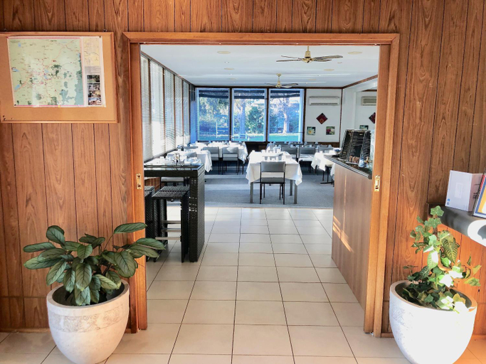 Food & Drinks 3, Byer Fountain Motor Inn, Greater Hume Shire - Pt B