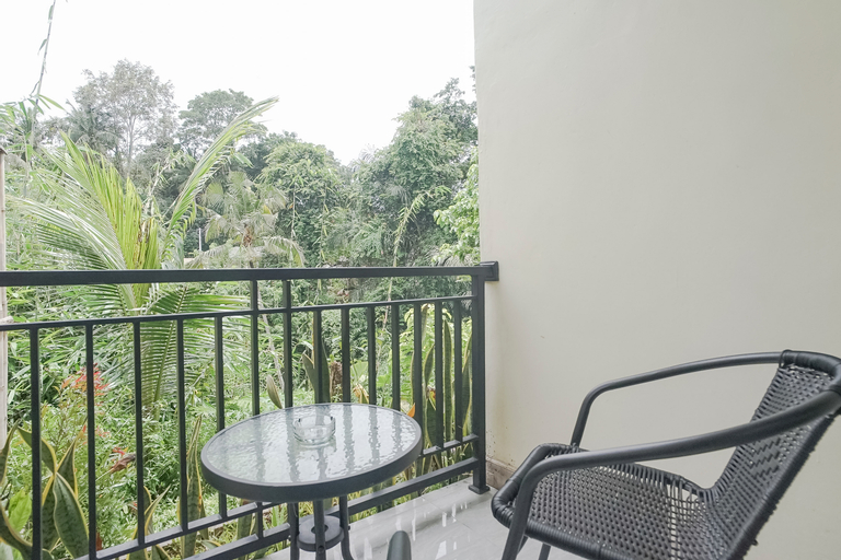Exterior & Views 8