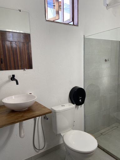 Bathroom 3, OXE hostel, Cairu