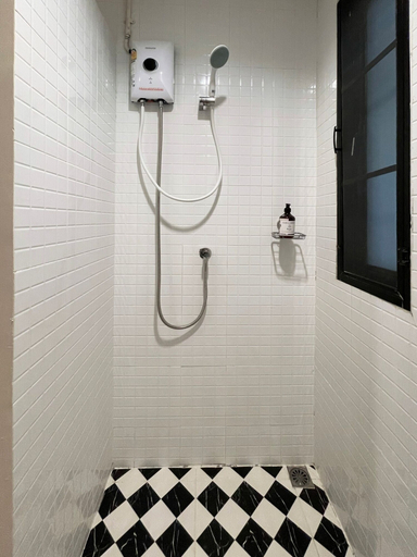Bathroom 4, Rema, Samphantawong