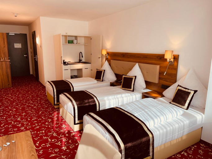 Others 4, Hotel Luna, Offenbach am Main