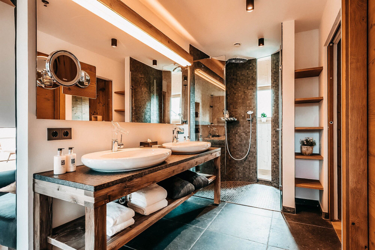 Bathroom 5, Werdenfelserei, Garmisch-Partenkirchen