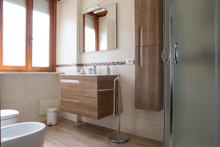 Bathroom 2, NovantaNove B&B, Lecce