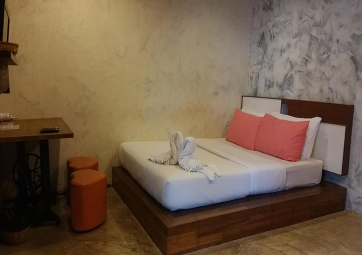 Bedroom 2, Baanchompoo Homestay, Amphawa