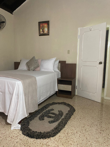 Bedroom 2, Lachemar Guest House