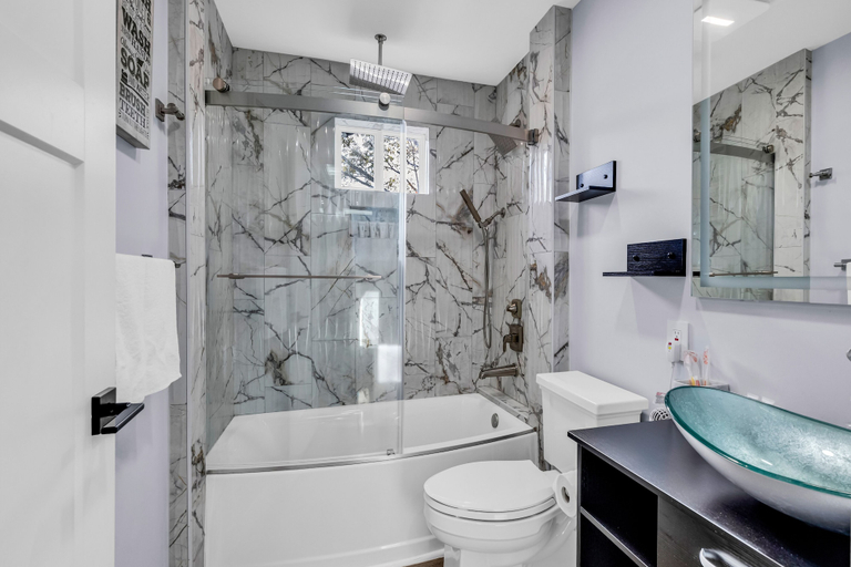 Bathroom 4, Luxury 3BR House in Charlotte, Mecklenburg
