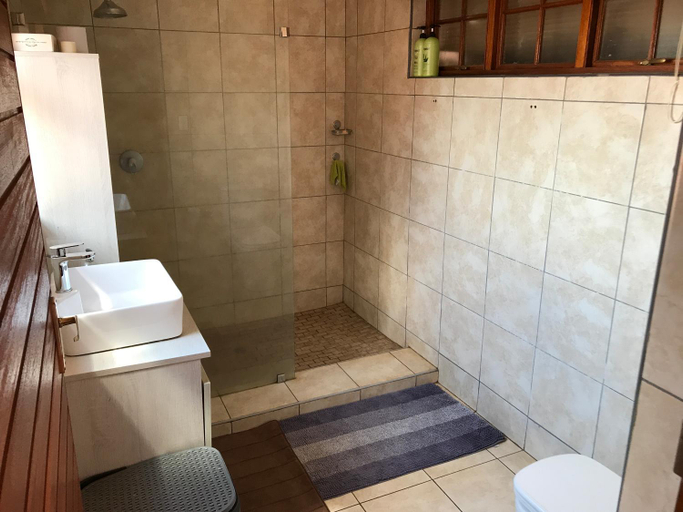 Bathroom 4, Amafu Forest Lodges, Mopani