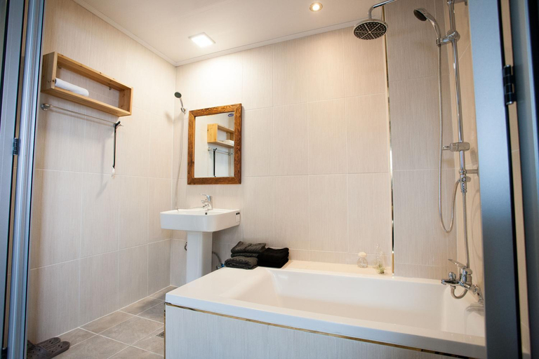 Bathroom 5, Daemyung Guesthouse Jeonju, Jeonju