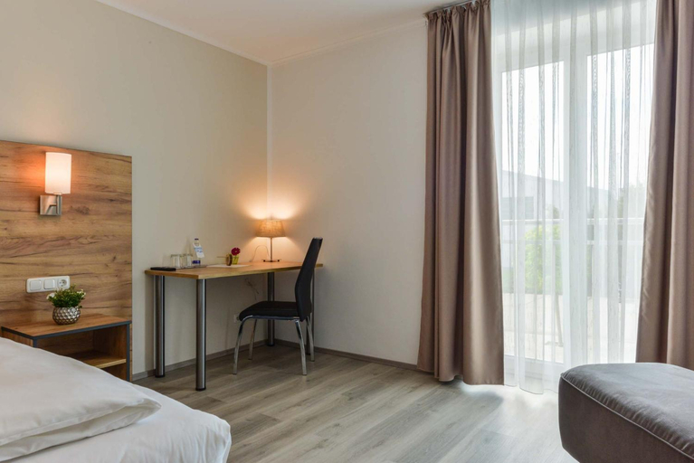 Bedroom 4, Maiers Hotel Parsberg, Neumarkt in der Oberpfalz
