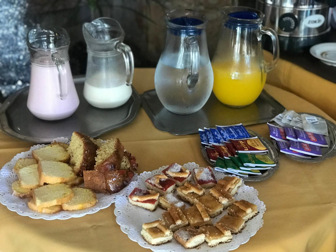Food & Drinks 5, Hotel Resi San Bernardo, La Costa