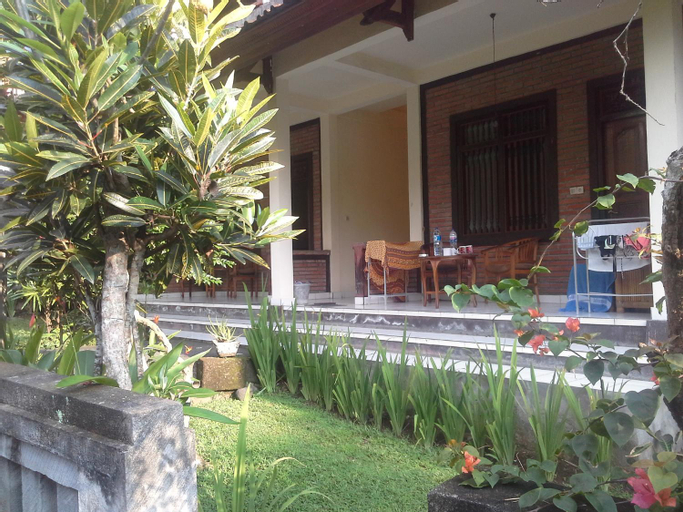 Exterior 10