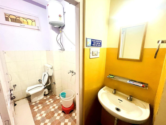 Bathroom 3, Frosty Woods Homestay, Shimla