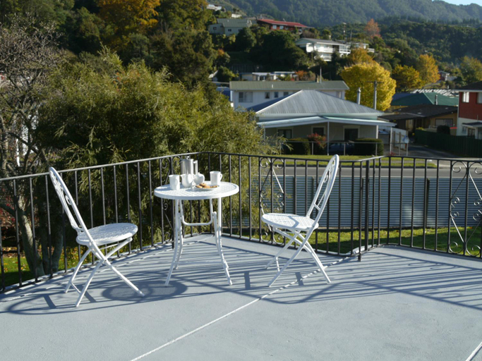 Others 5, Top of the Town, Marlborough