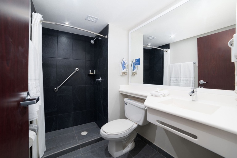 Bathroom 4, City Express by Marriott Silao Aeropuerto, Silao
