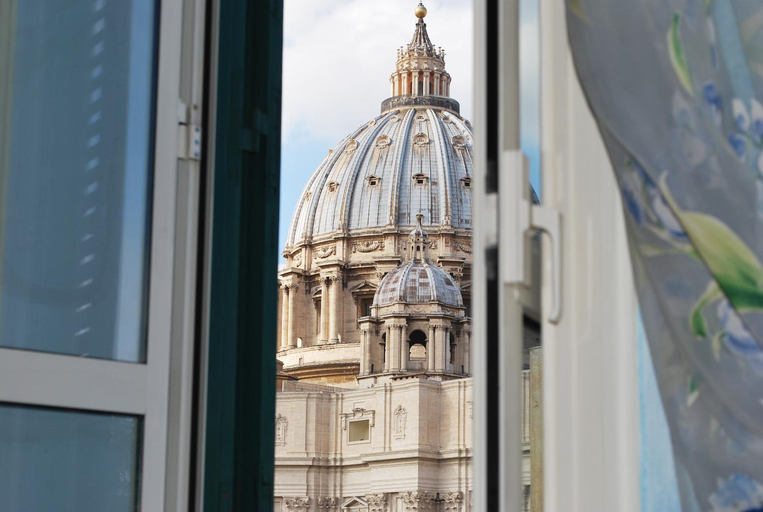 Others 5, San Peter's Corner, Rome