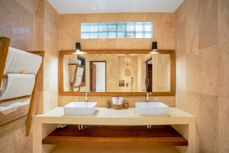 Bathroom 2, Frangipani Villa Putih at Berawa, Badung