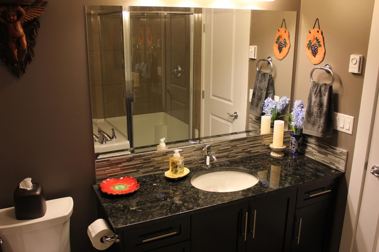 Bathroom 2, Brookside Inn Boutique Hotel, Fraser Valley