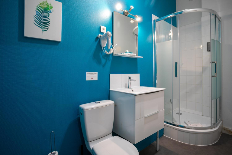 Bathroom 3, Apartment WS Opera-Folies Bergeres 1, Paris