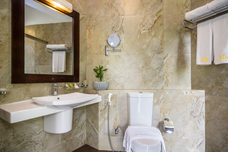 Bathroom 4, Viyana Boutique Hotel, K.F.G. & G. Korale