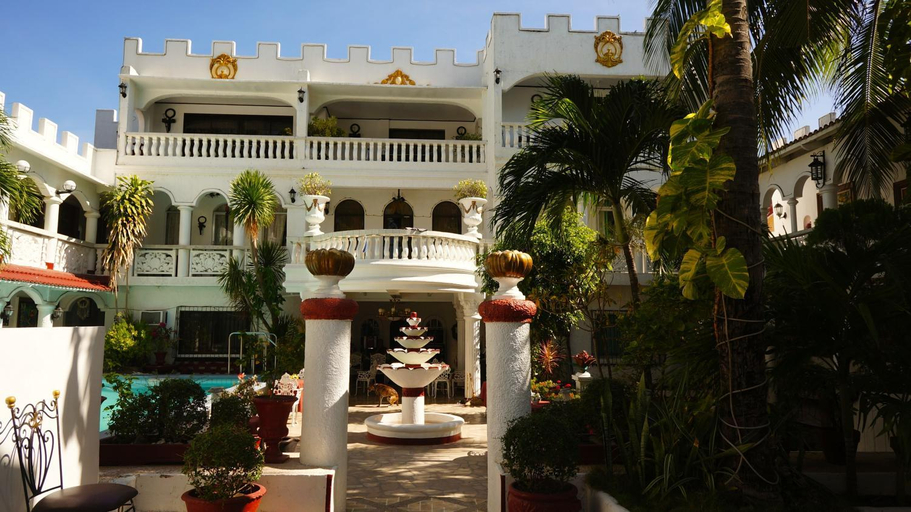 Others 4, White Castle Hotel and Resort, Lian
