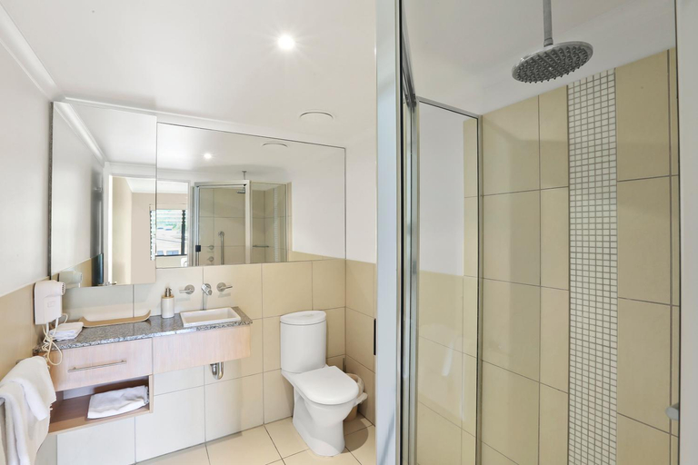 Bathroom 4, Sea Point on Trinity Beach, Cairns