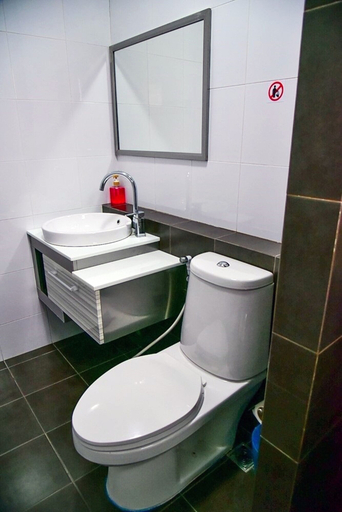 Bathroom 3, ZZZ Hostel - Don Mueang Airport, Don Muang