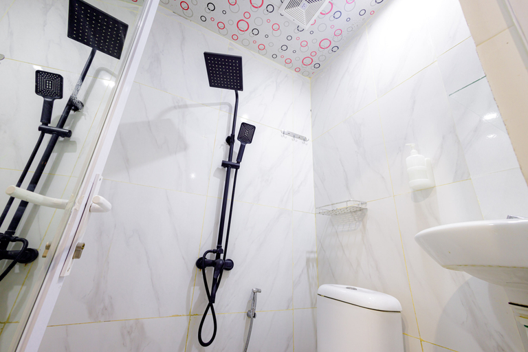 Bathroom 5, Urbanview Hotel Kota Tua Jakarta, West Jakarta