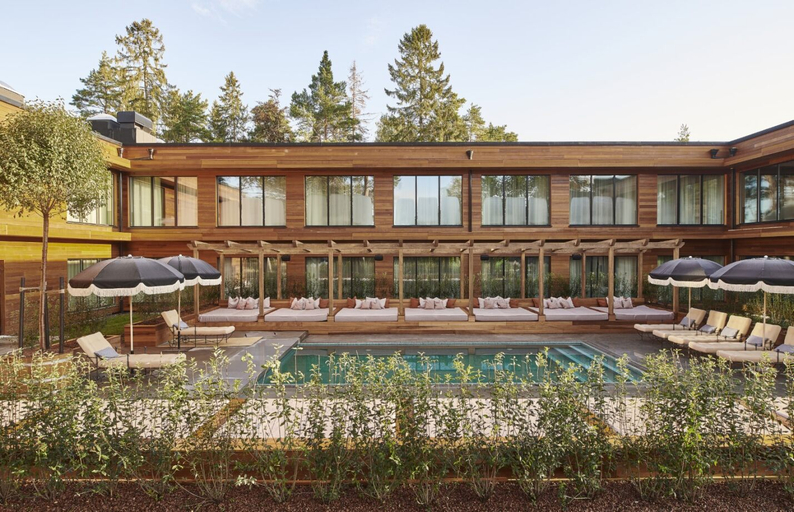Exterior & Views
