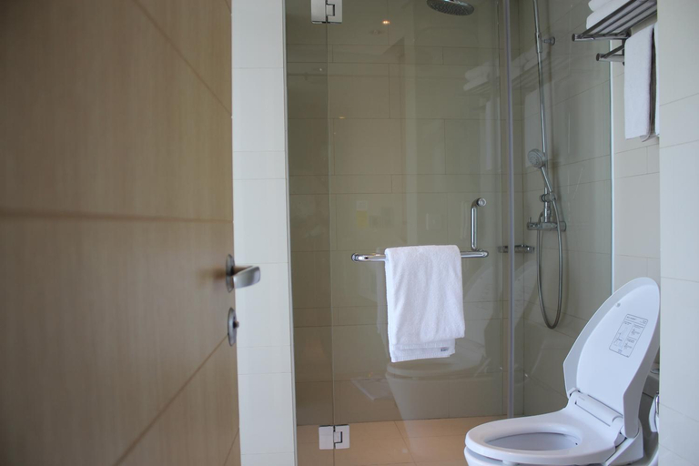 Bathroom 4, DoubleTree by Hilton Jakarta Kemayoran, Jakarta Utara