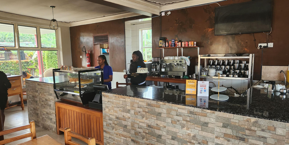 Food & Drinks 3, Peak Hotel, Igara