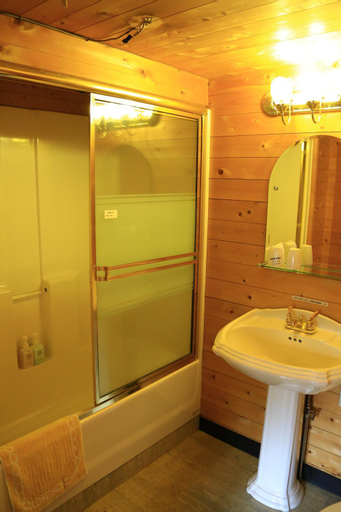 Bathroom 4