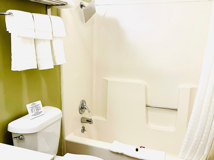Bathroom 3, Baymont by Wyndham Hutchinson, Reno