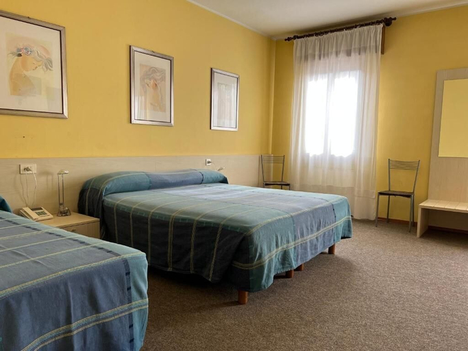 Bedroom 4, Hotel Giardino, Belluno