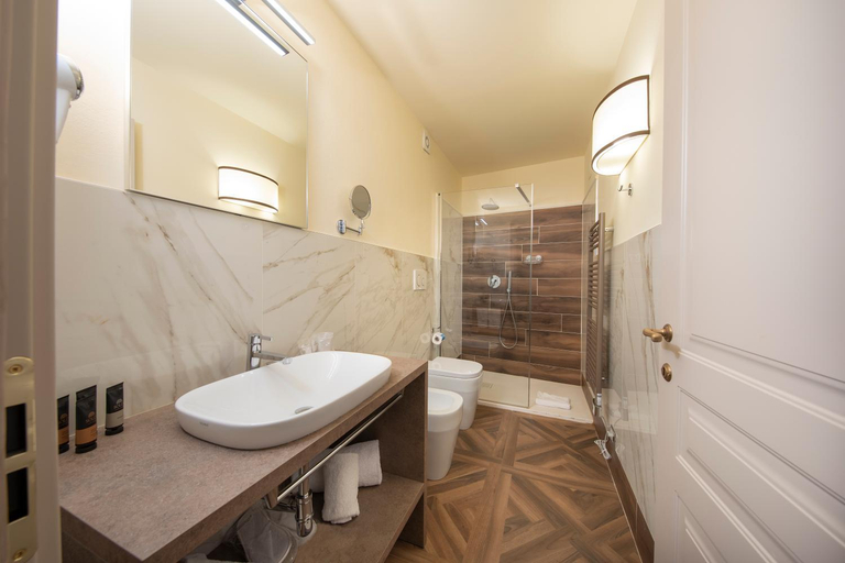 Bathroom 5, Palazzo Martellini Residenza d'Epoca, Florence