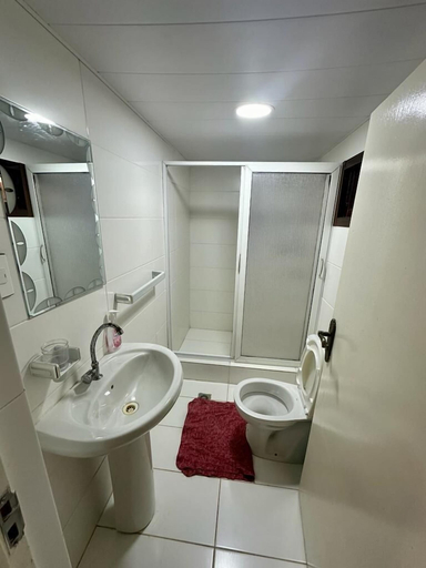 Bathroom 4, Bamboo Beach Resort, Greater Monrovia